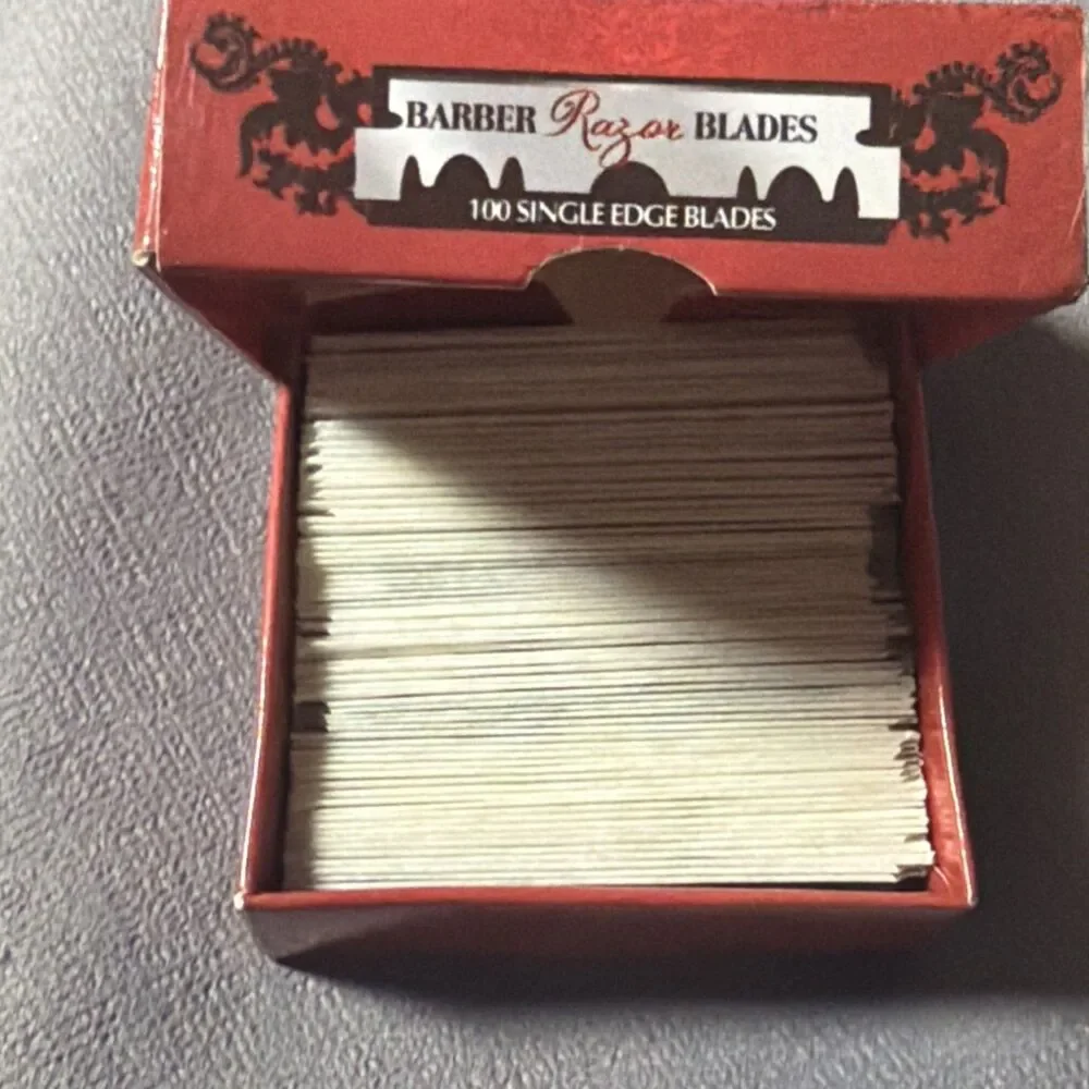 Royal Red 75-ct Pre-Snapped Single Edge Razor Blades